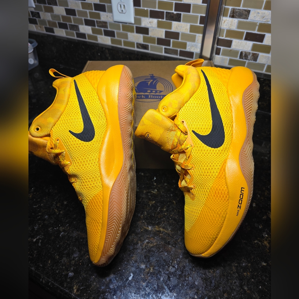 Nike Zoom Men's Size US 12 Shoes HyperRev 17 Limited Gold Yellow Basketball NEW - Picture 3 of 6